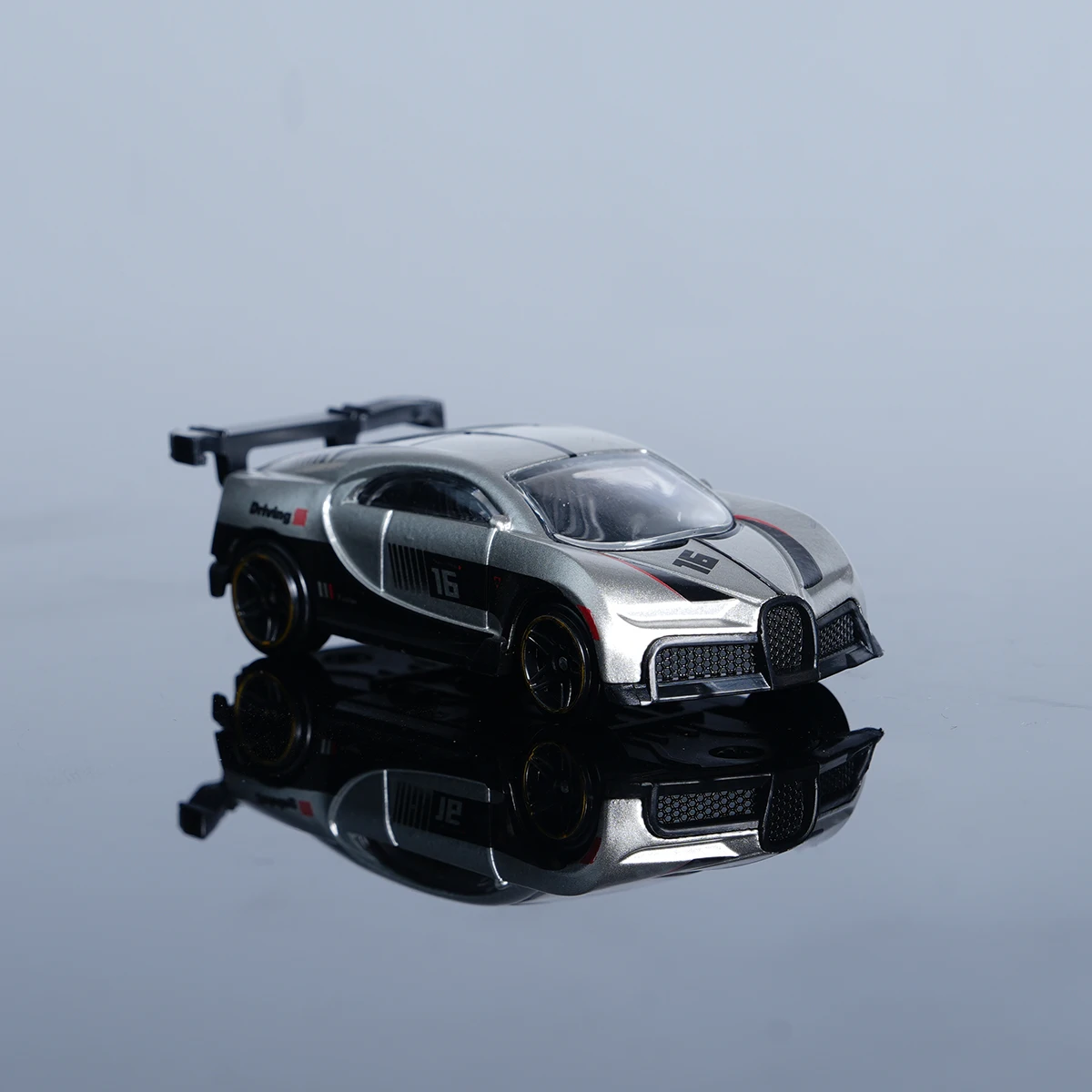 1:64 Silver and Black Supercar Model 4 1:64 Silver and Black Supercar Model - Image 4