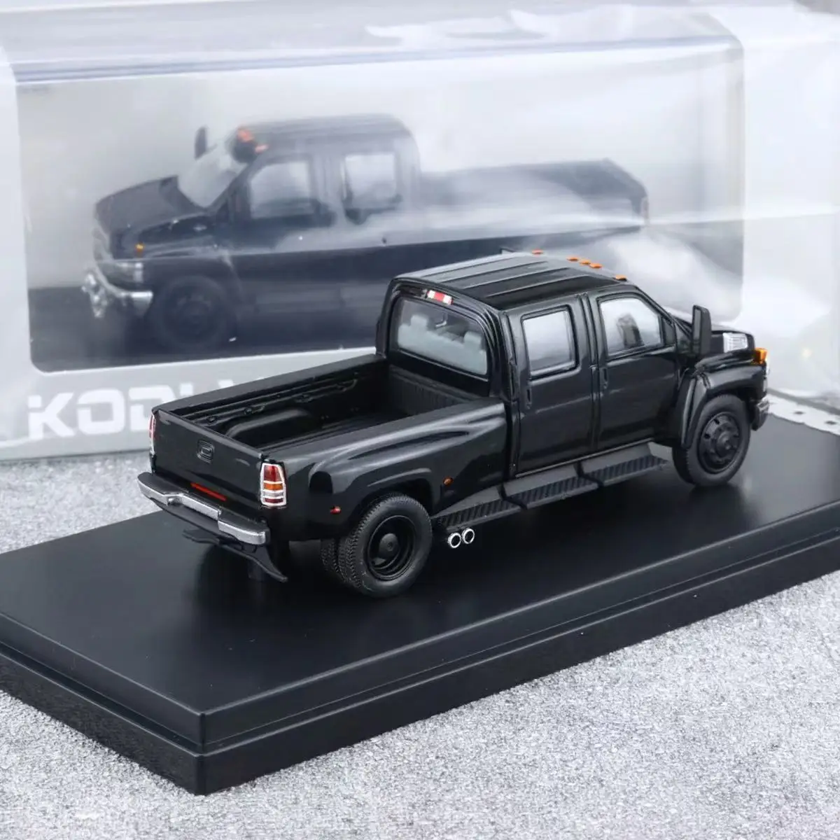GMC Topkick & Kodiak 1:64 Diecast Model 3 GMC Topkick & Kodiak 1:64 Diecast Model - Image 3