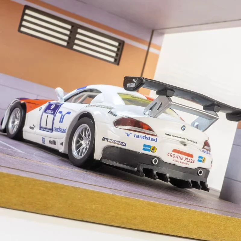 1:32 BMW Z4 Alloy Model Car with Lights 4 1:32 BMW Z4 Alloy Model Car with Lights - Image 4