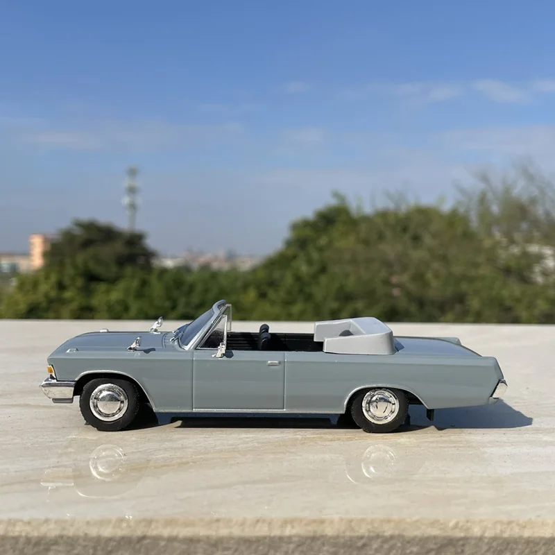 Vintage ZIL 117B Diecast Model 1:43 Scale 3 Vintage ZIL 117B Diecast Model 1:43 Scale - Image 3