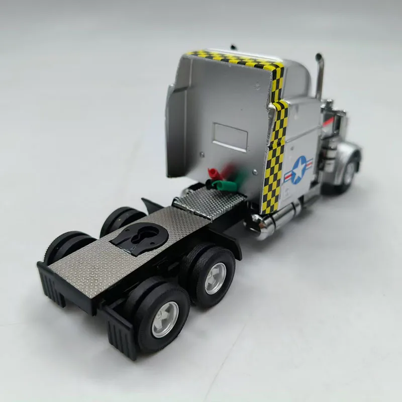 1:64 Scale Peterbilt 359 Model Truck 5 1:64 Scale Peterbilt 359 Model Truck - Image 5