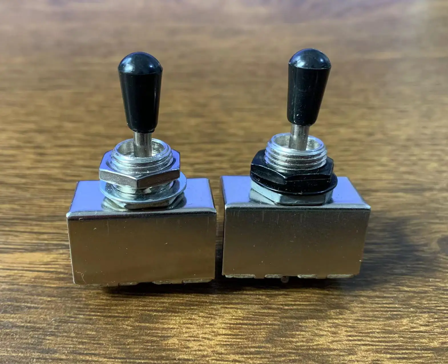 3-Way Electric Guitar Switch with Metal Housing 2 3-Way Electric Guitar Switch with Metal Housing - Image 2