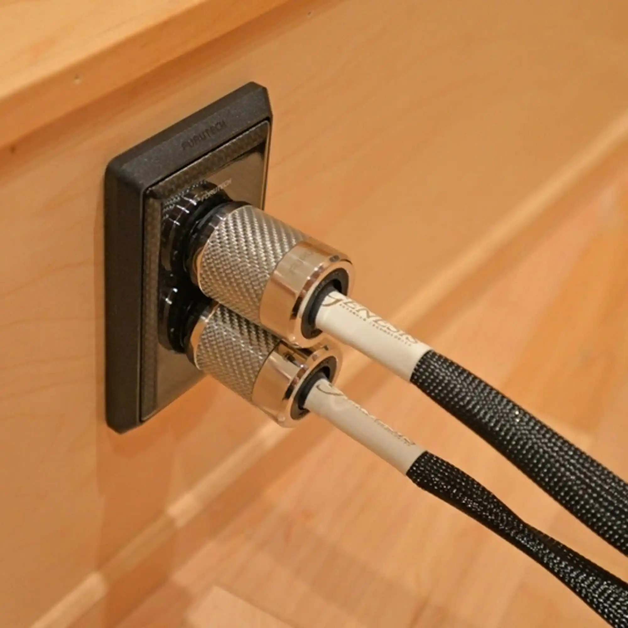 High-End Audiophile Power Connector FI-50 NCF 3 High-End Audiophile Power Connector FI-50 NCF - Image 3