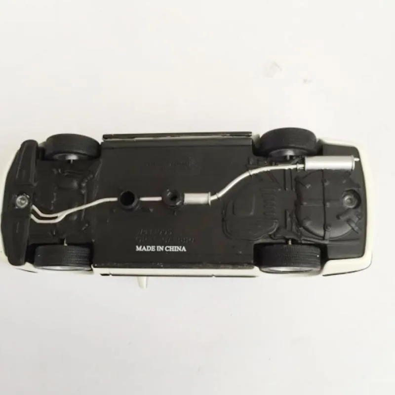 1/43 Scale WELLY Diecast Model Car for Collectors 5 1/43 Scale WELLY Diecast Model Car for Collectors - Image 5