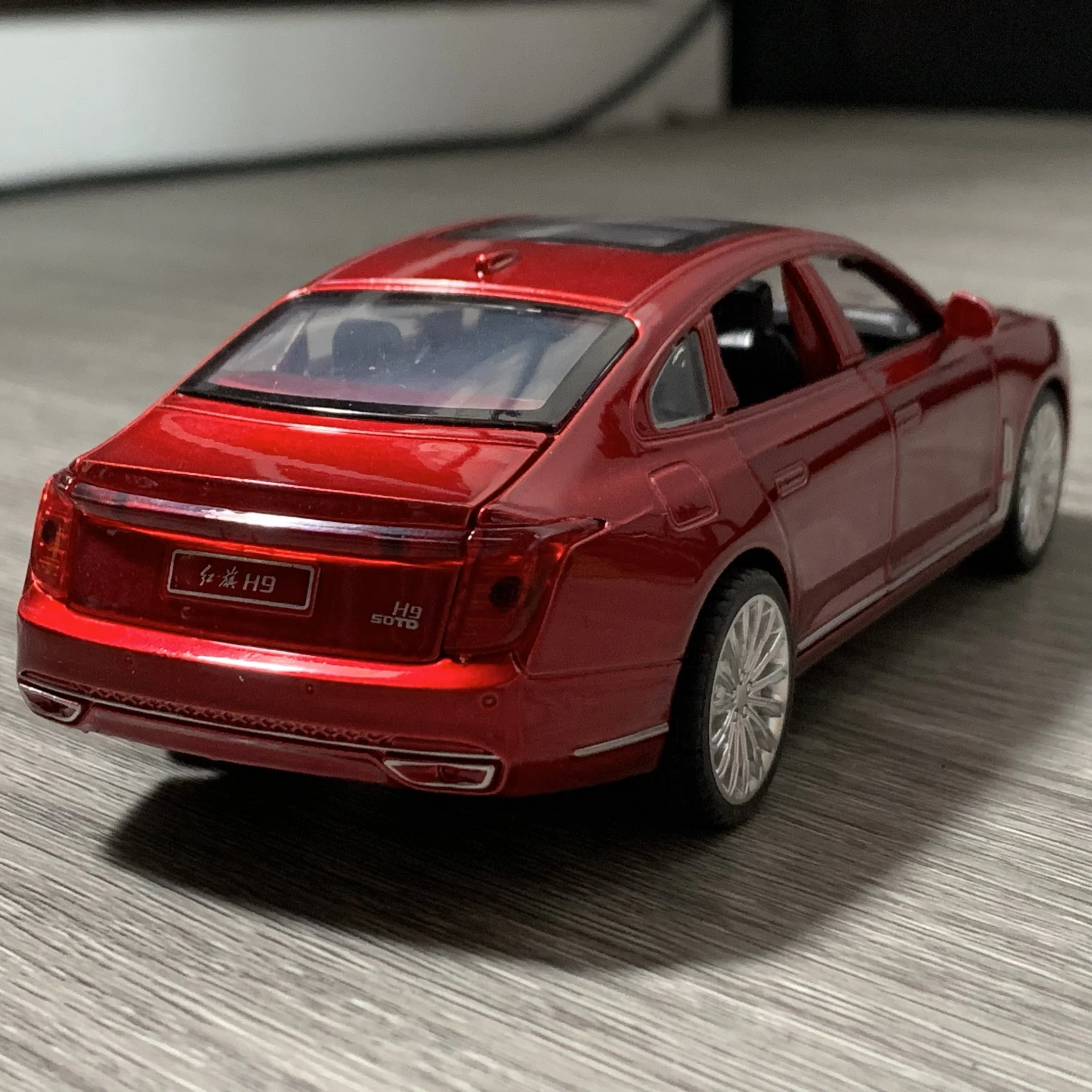 1:32 Scale Diecast Model Car in Black or Red 4 1:32 Scale Diecast Model Car in Black or Red - Image 4