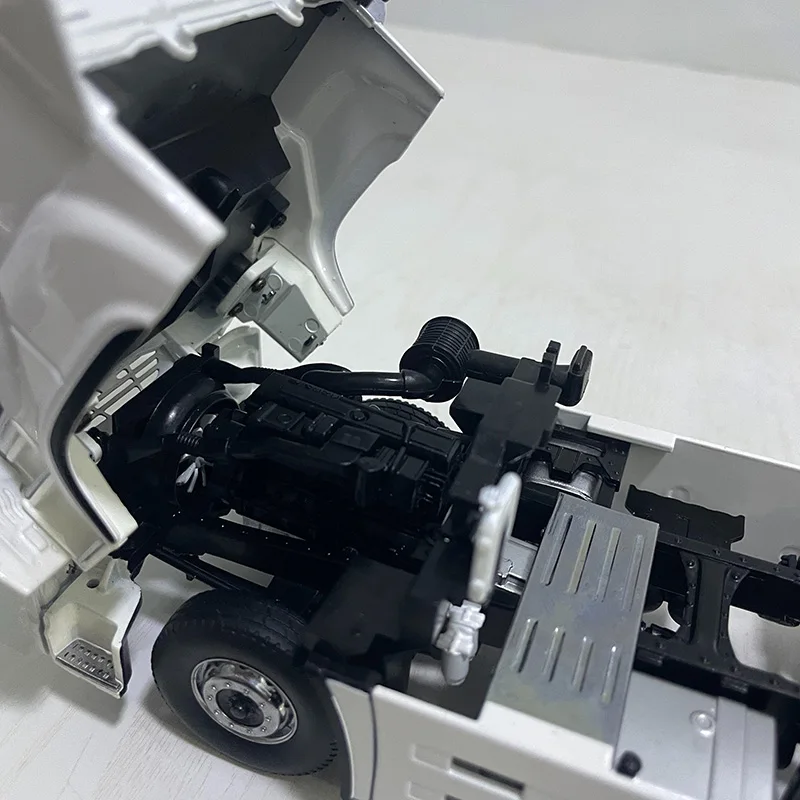 1:32 ISUZU VC61 Diecast Model for Collectors 5 1:32 ISUZU VC61 Diecast Model for Collectors - Image 5