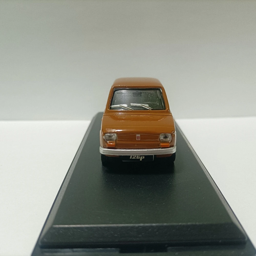 1:43 Fiat 126p Miniature Model Collectible 4 1:43 Fiat 126p Miniature Model Collectible - Image 4