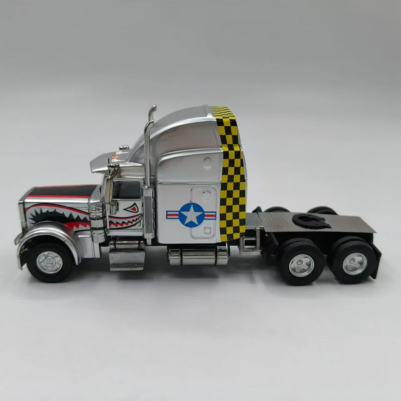 1:64 Scale Peterbilt 359 Model Truck 4 1:64 Scale Peterbilt 359 Model Truck - Image 4