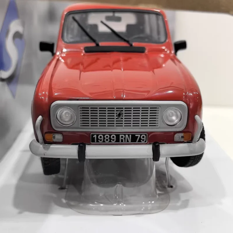 Vintage Renault 4 GTL Van Model 1:18 Scale 4 Vintage Renault 4 GTL Van Model 1:18 Scale - Image 4