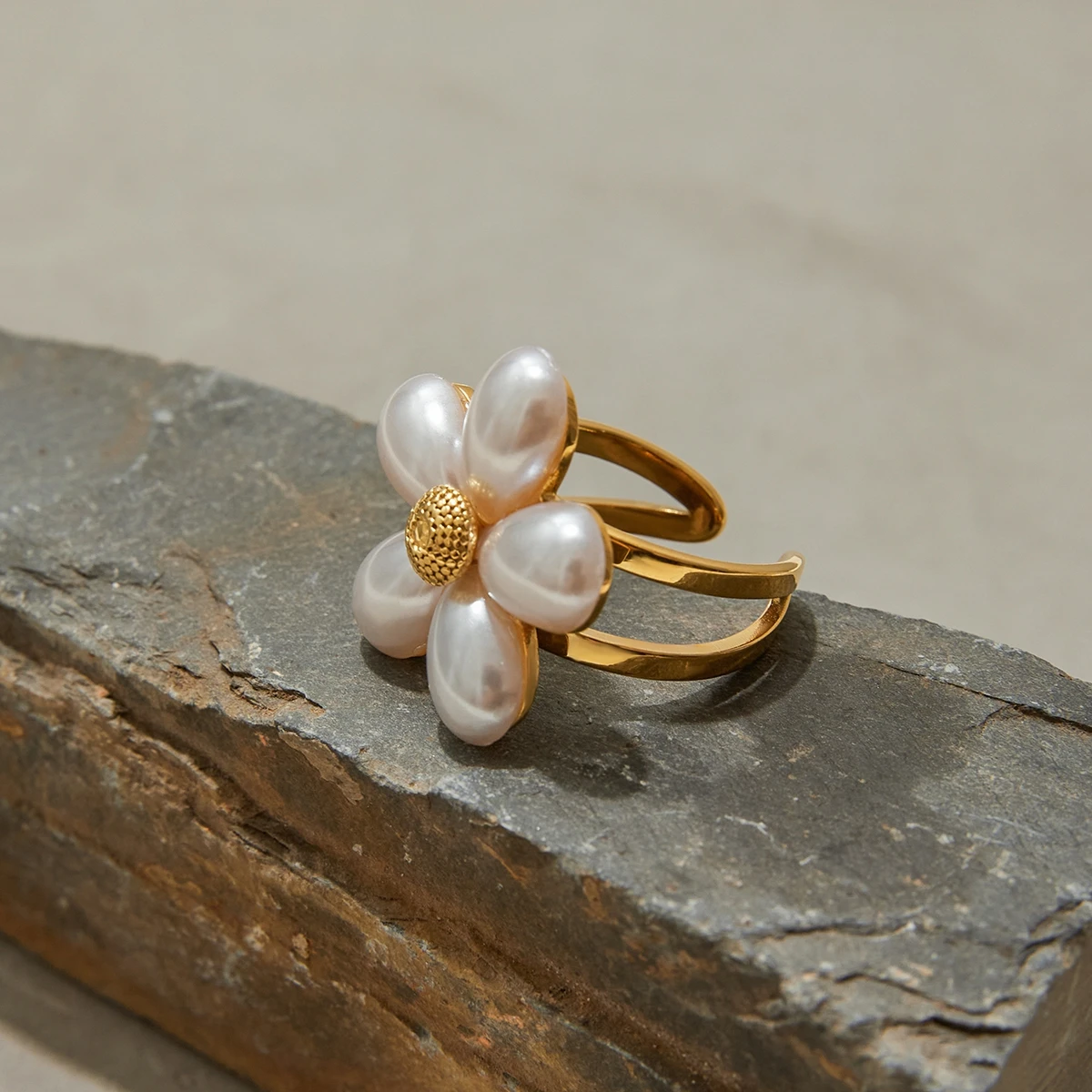 Gold Stainless Steel Flower Pearl Ring Model JDR0103017 4 Gold Stainless Steel Flower Pearl Ring Model JDR0103017 - Image 4