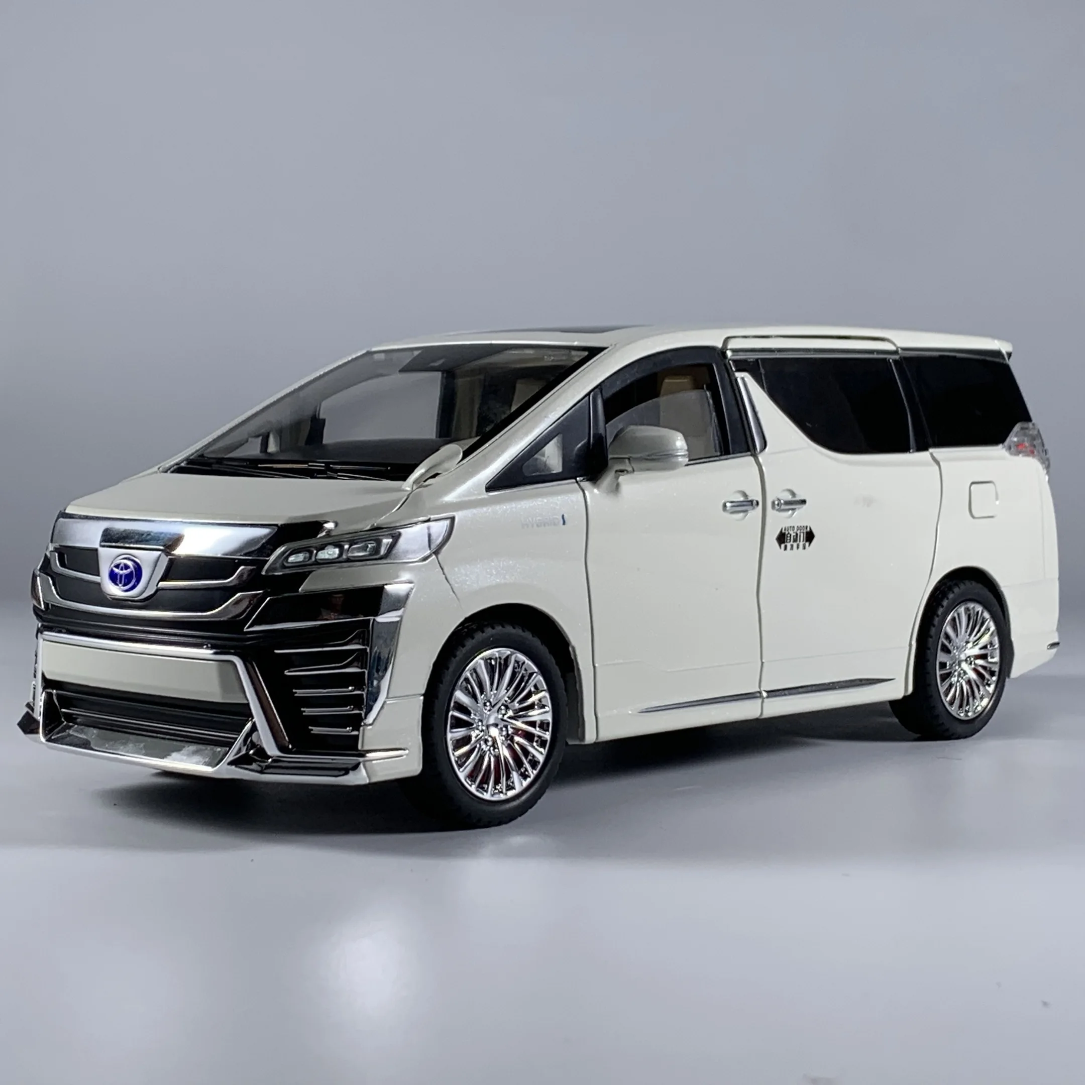 1:18 Scale Toyota Vellfire Diecast Model 2 1:18 Scale Toyota Vellfire Diecast Model - Image 2