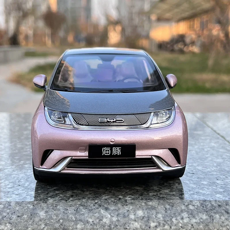 Pink 1:18 Scale BYD Dolphin EV Diecast Model 3 Pink 1:18 Scale BYD Dolphin EV Diecast Model - Image 3