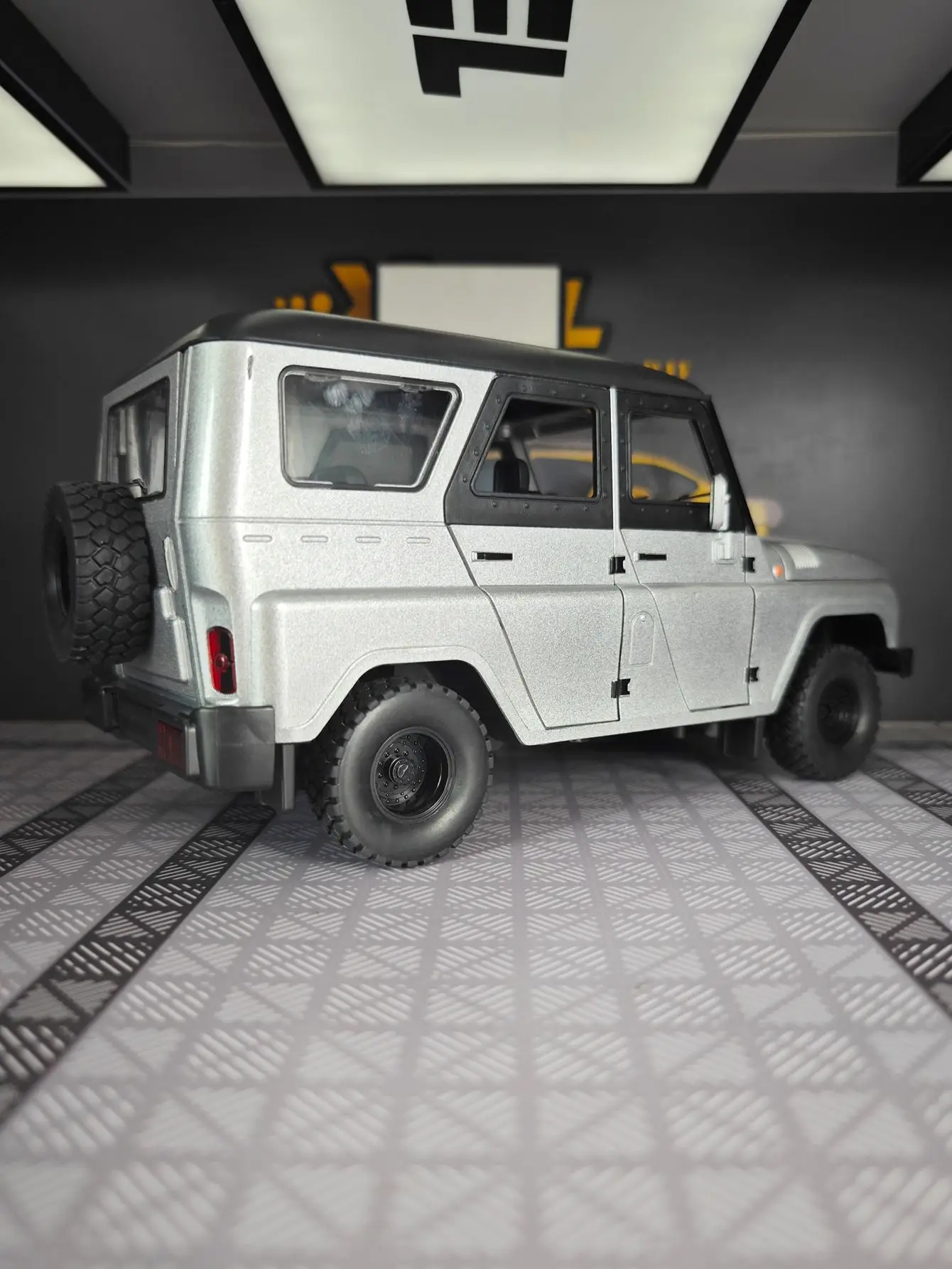 1:18 Off-Road Diecast Vehicle Model 4 1:18 Off-Road Diecast Vehicle Model - Image 4