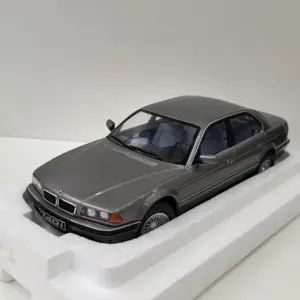 Luxury BMW 740i 1:18 Die-Cast Model