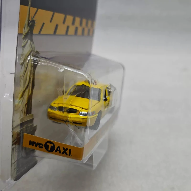 2011 Ford Crown Victoria NYC Taxi Diecast Model 2 2011 Ford Crown Victoria NYC Taxi Diecast Model - Image 2