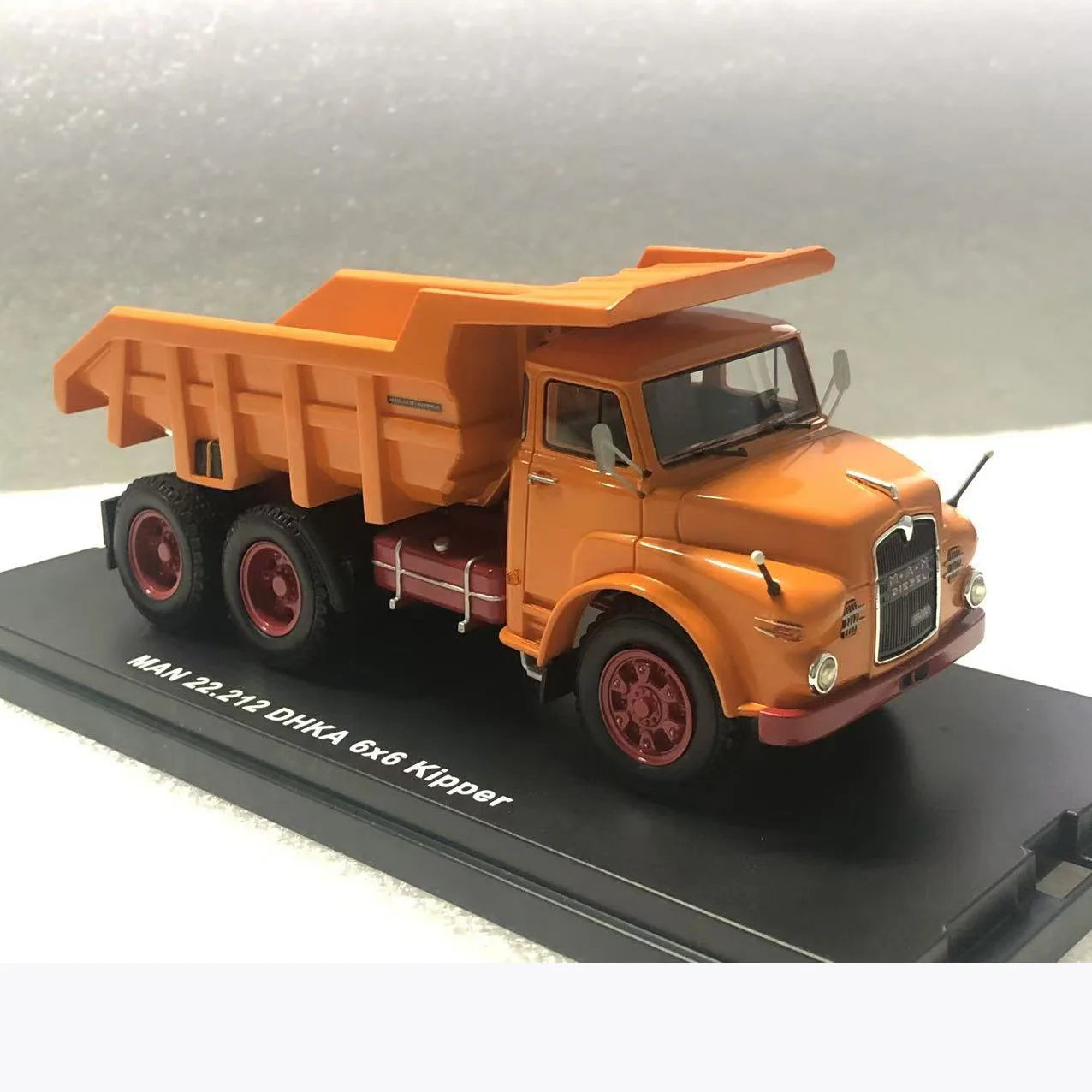 Vibrant Orange 1:50 Scale Transport Truck Model 2 Vibrant Orange 1:50 Scale Transport Truck Model - Image 2