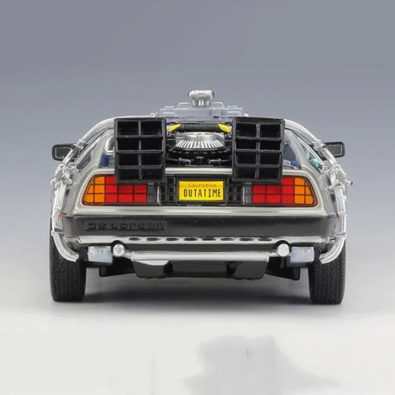 DeLorean DMC-12 Model 1/24 Scale 5 DeLorean DMC-12 Model 1/24 Scale - Image 5