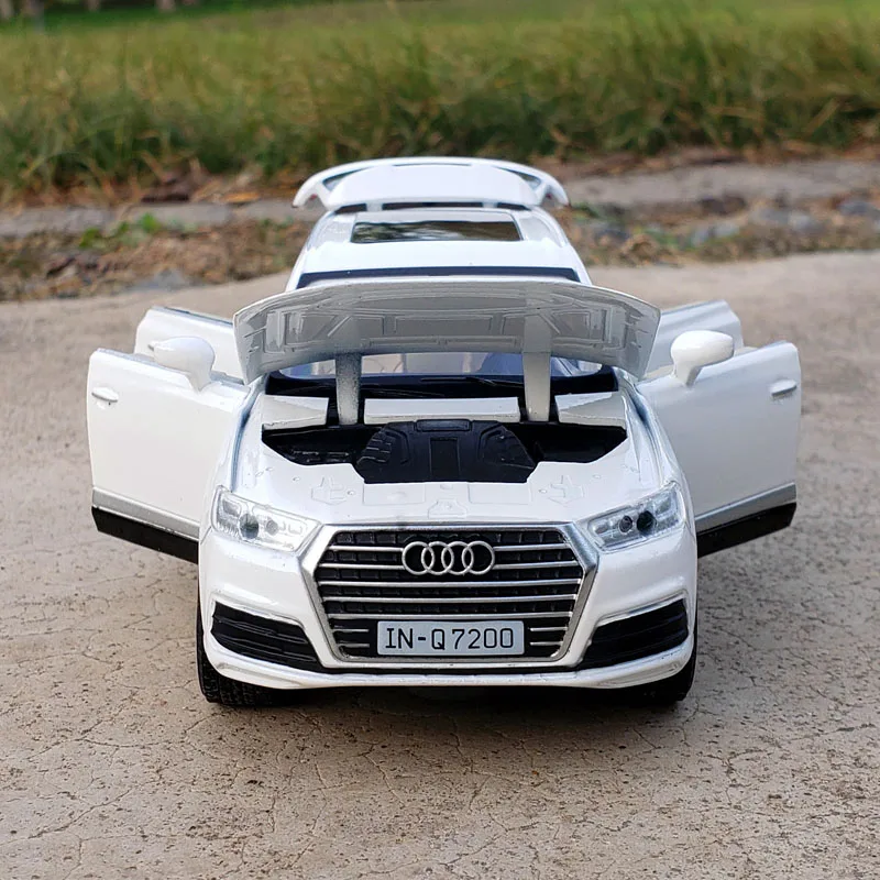 Black 1:32 Scale Q7 SUV Diecast Model 5 Black 1:32 Scale Q7 SUV Diecast Model - Image 5