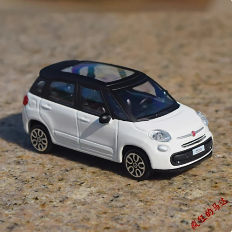 Fiat 500L 1/43 Diecast Model Car 5 Fiat 500L 1/43 Diecast Model Car - Image 5