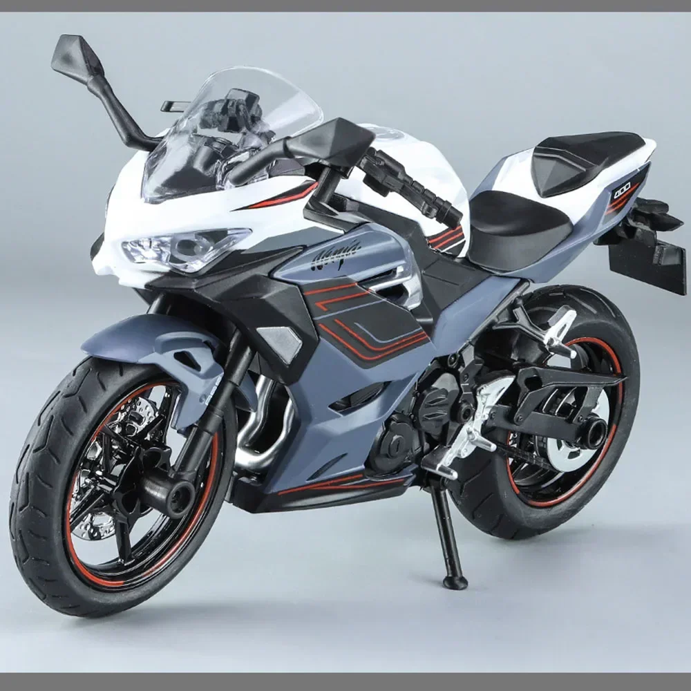 Suzuki GSX1000R 1:12 Scale Motorcycle Model 9 Suzuki GSX1000R 1:12 Scale Motorcycle Model - Image 9