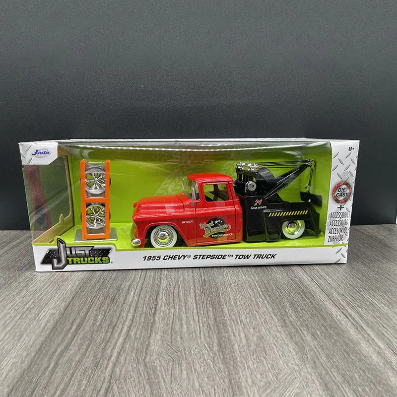 Red 1/24 Scale Vintage Tow Truck Model 2 Red 1/24 Scale Vintage Tow Truck Model - Image 2