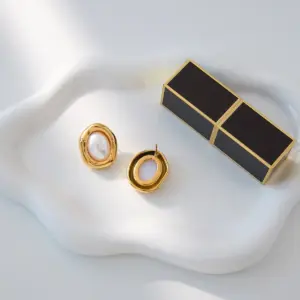 Sd7efb3e5a8f74cf996b7deb6e060b726U