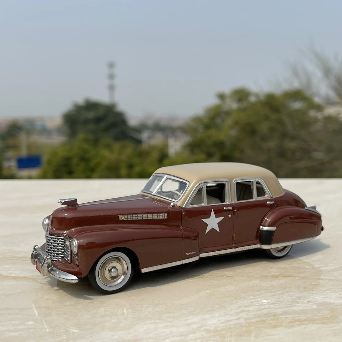 Vintage Cadillac 1:43 Diecast Model Collection 6 Vintage Cadillac 1:43 Diecast Model Collection - Image 6