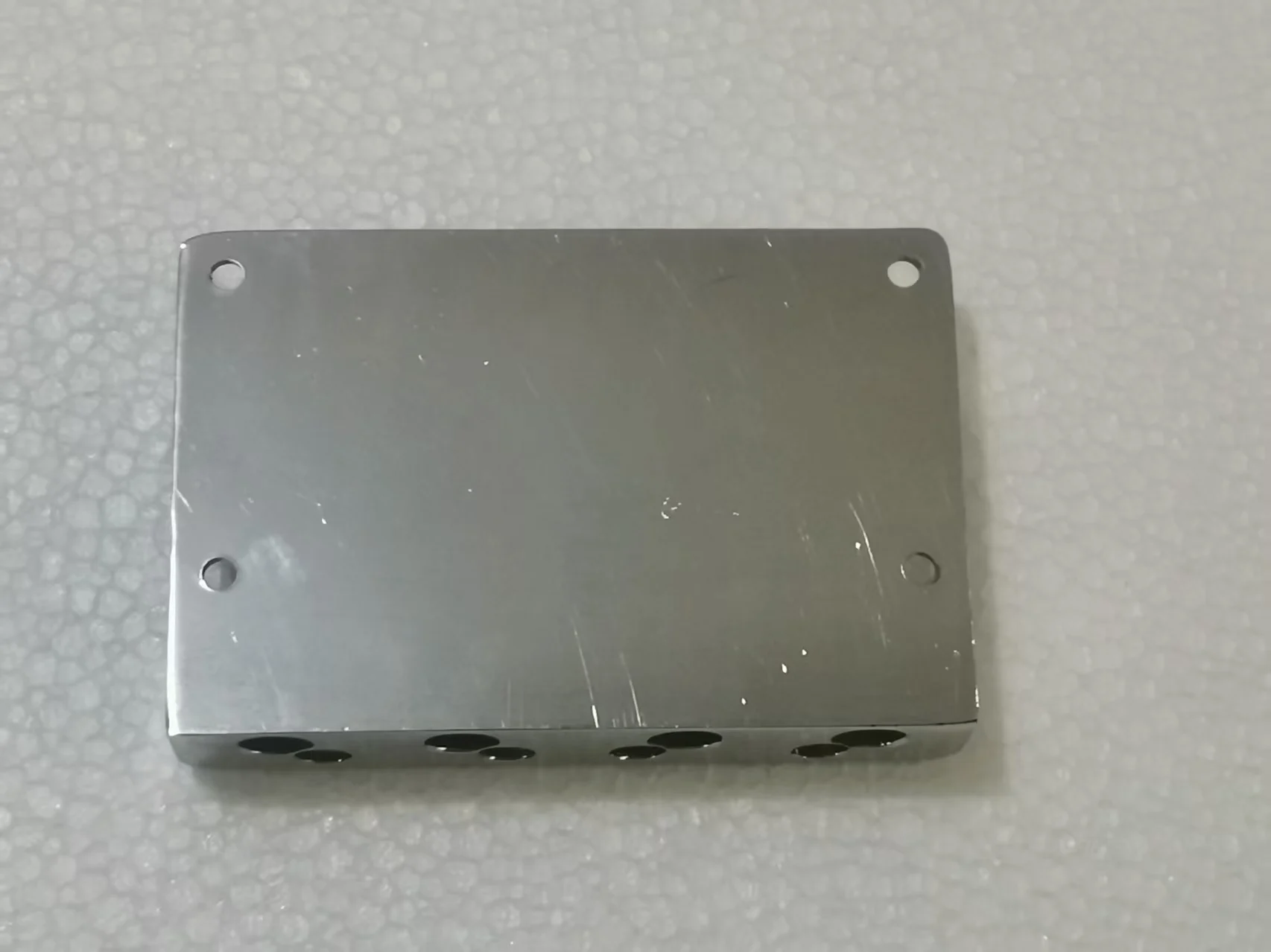 Chrome Vintage Bass Bridge for 4-String Guitars 3 Chrome Vintage Bass Bridge for 4-String Guitars - Image 3