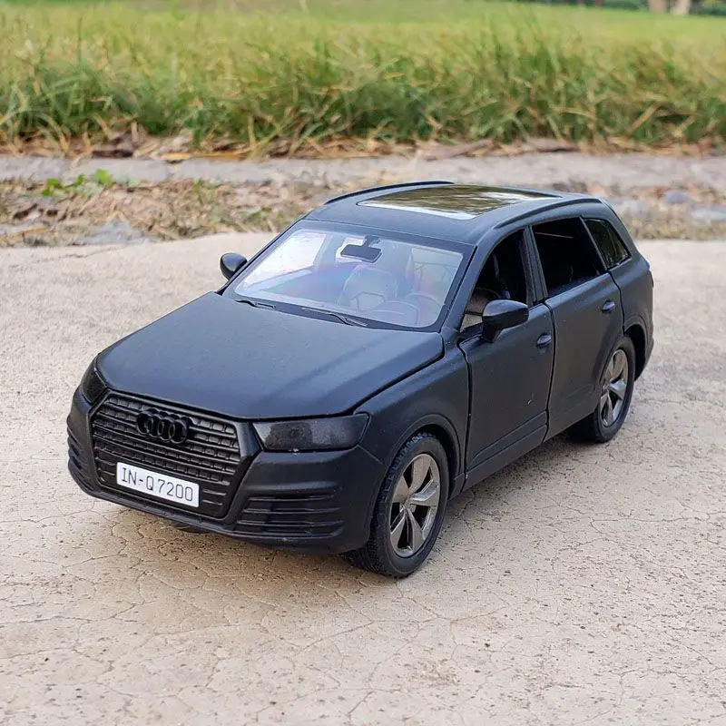 Black 1:32 Scale Q7 SUV Diecast Model 3 Black 1:32 Scale Q7 SUV Diecast Model - Image 3