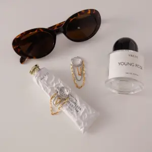 Sd8d9b3d903e246d6a3f4dbc7a7f13e021