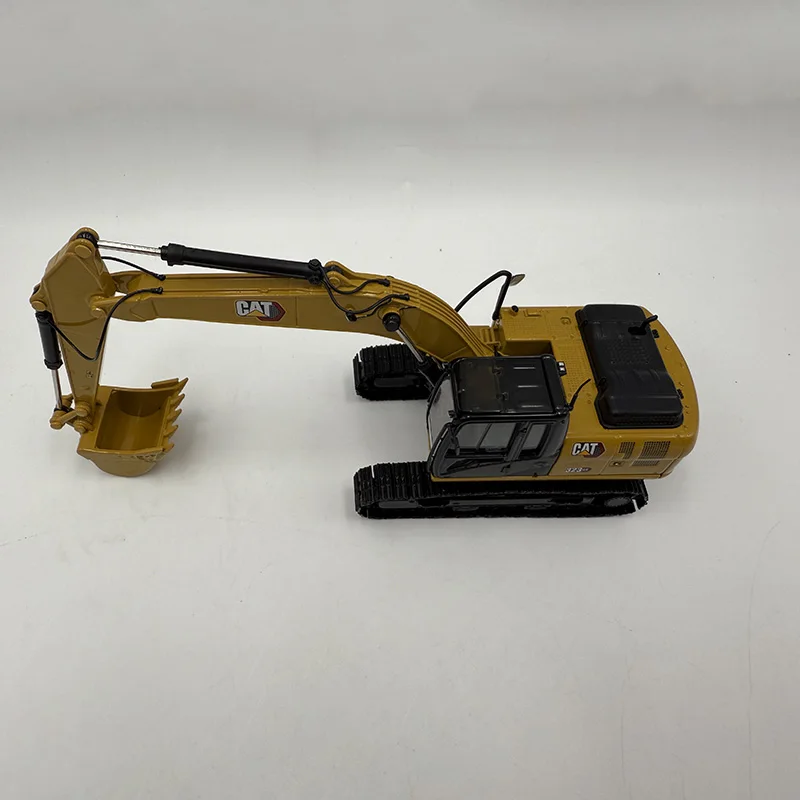 CAT 323 GX 1:50 Scale Diecast Excavator Model 4 CAT 323 GX 1:50 Scale Diecast Excavator Model - Image 4