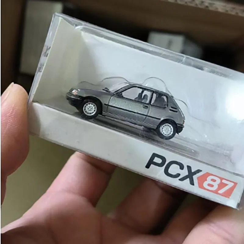 Vibrant Red 1/87 Scale Diecast Car Model 5 Vibrant Red 1/87 Scale Diecast Car Model - Image 5