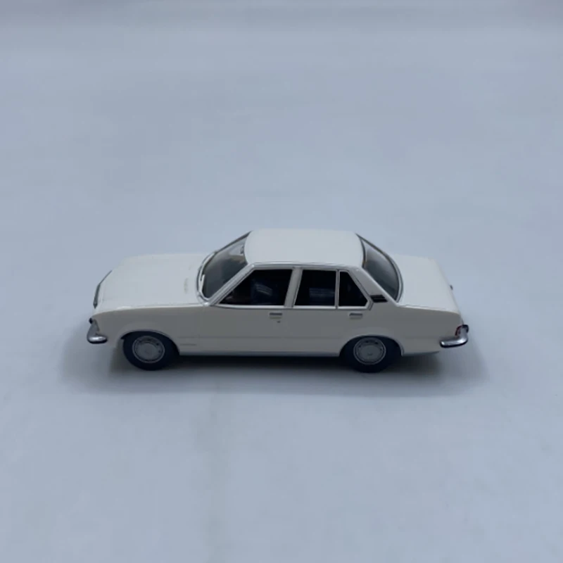 Ford Escort 1:87 Scale Diecast Model 3 Ford Escort 1:87 Scale Diecast Model - Image 3