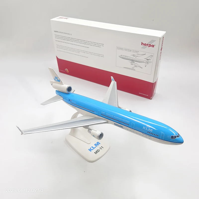 KLM MD-11 1:200 Scale Diecast Model 4 KLM MD-11 1:200 Scale Diecast Model - Image 4