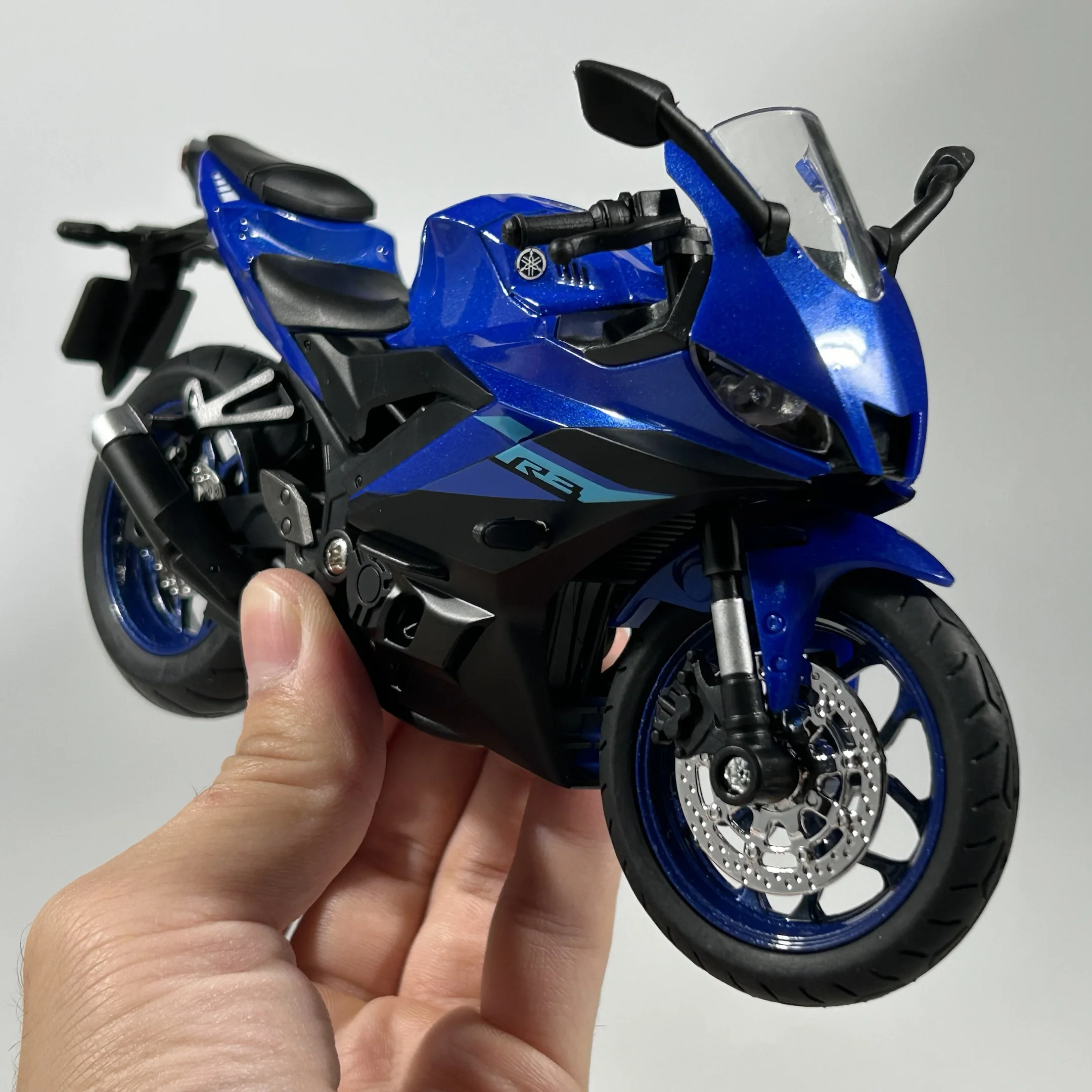 Yamaha YZF R3 1:12 Diecast Motorcycle Model 4 Yamaha YZF R3 1:12 Diecast Motorcycle Model - Image 4