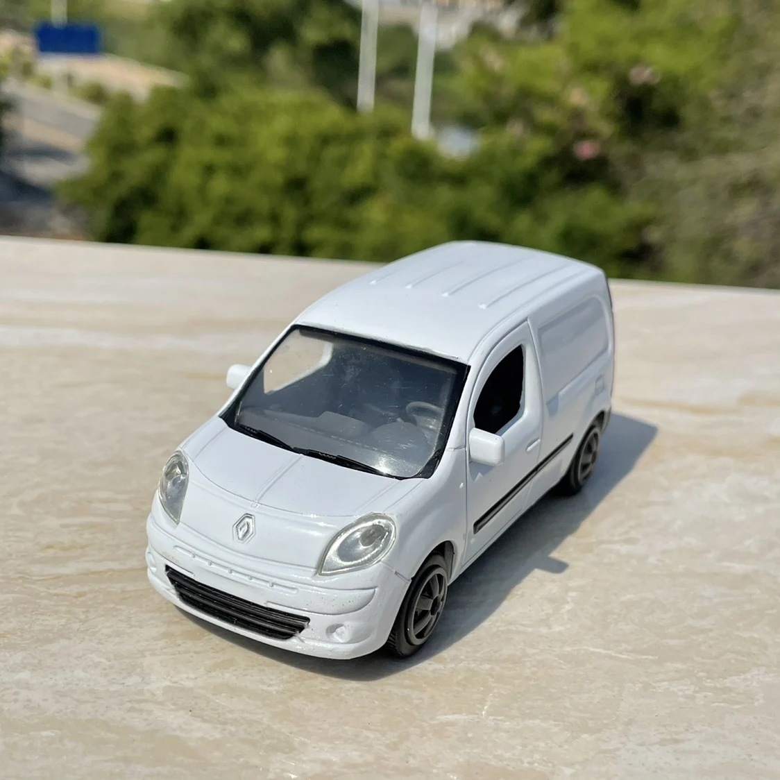 1:43 White Diecast Small Truck Van 3 1:43 White Diecast Small Truck Van - Image 3