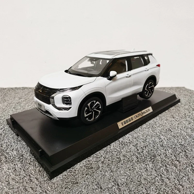 2023 Outlander 1:18 Diecast SUV Model 2 2023 Outlander 1:18 Diecast SUV Model - Image 2