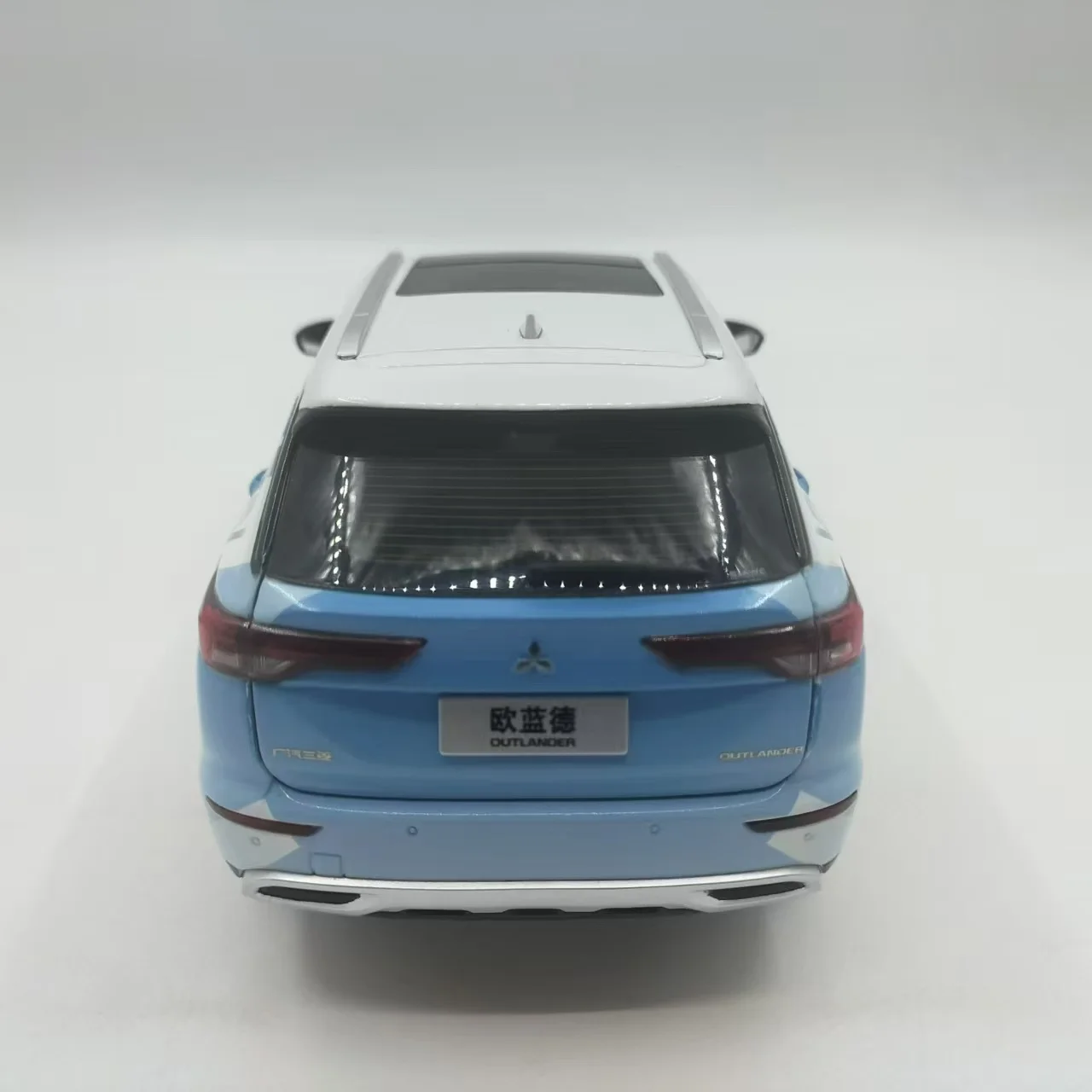 GAC Mitsubishi Outlander 2023 Die-Cast Model 5 GAC Mitsubishi Outlander 2023 Die-Cast Model - Image 5