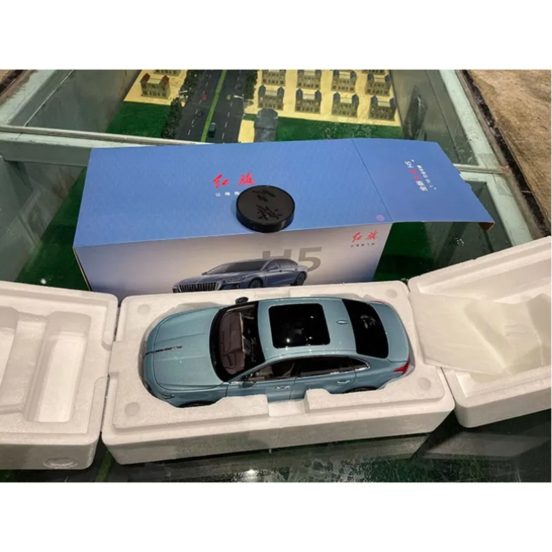 1:18 Scale 2023 Hongqi H5 Model Car 5 1:18 Scale 2023 Hongqi H5 Model Car - Image 5