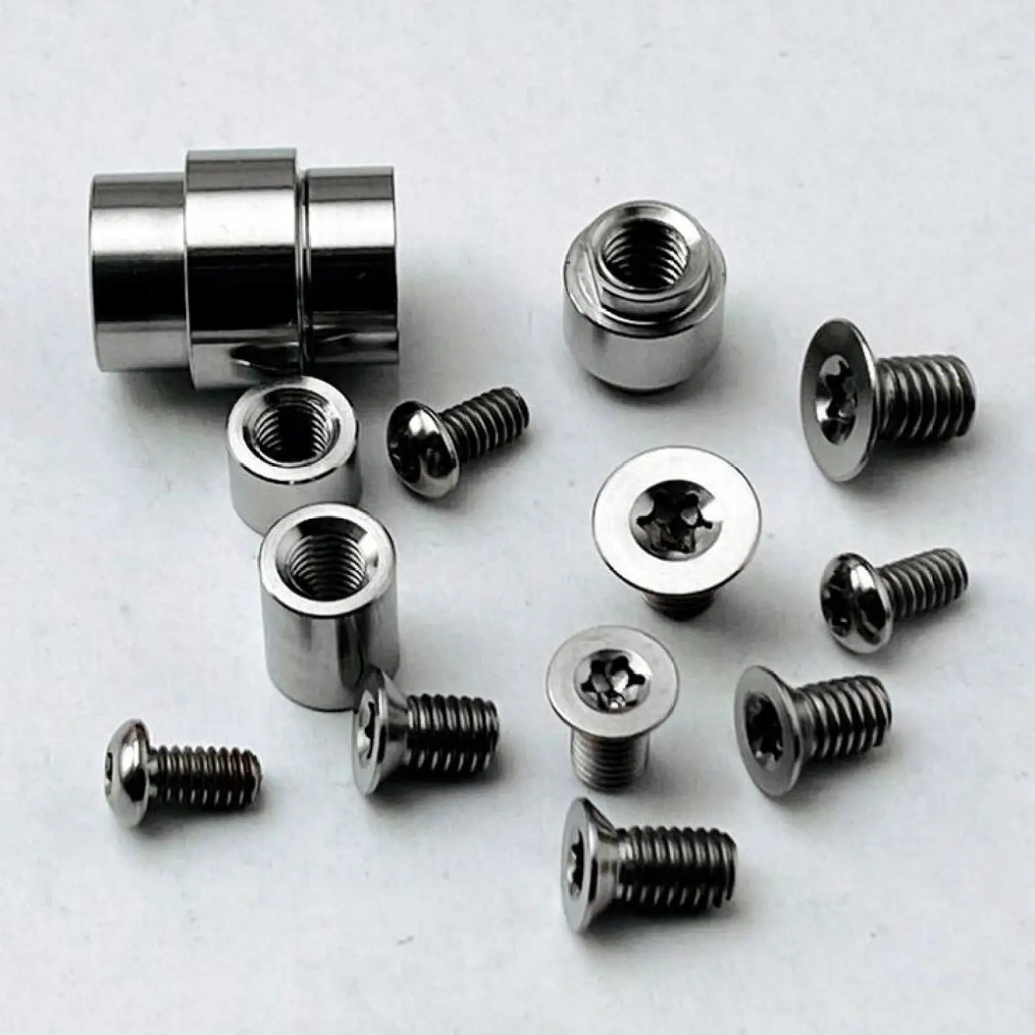 Titanium Screw Set for Spyderco C81 Paramilitary 2 2 Titanium Screw Set for Spyderco C81 Paramilitary 2 - Image 2