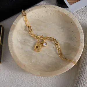 Sdbf73390d18d4e0d885162b5482fa57dt