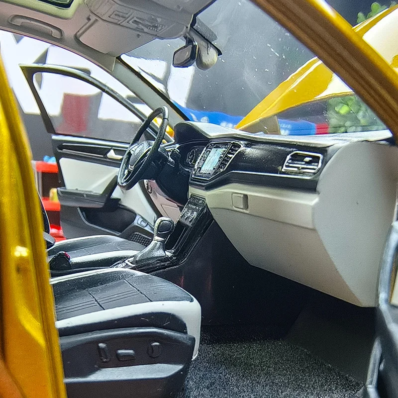 Yellow 1:18 Scale Volkswagen T-Roc Alloy Model 5 Yellow 1:18 Scale Volkswagen T-Roc Alloy Model - Image 5