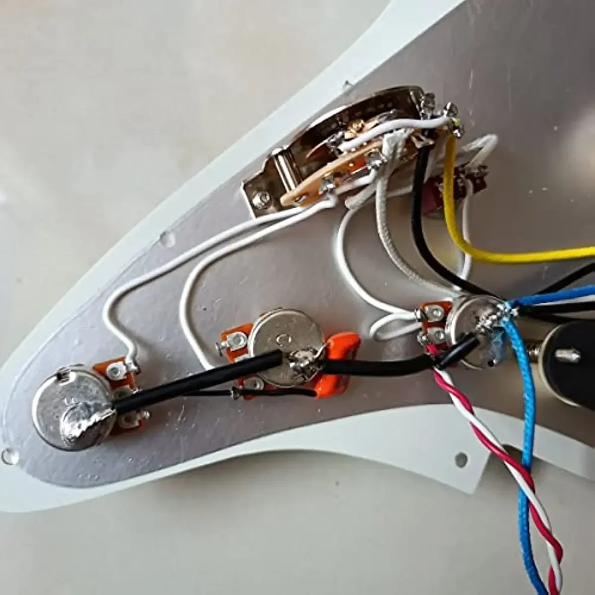 Vintage Strat Pickguard Set with Alnico 5 PUs 5 Vintage Strat Pickguard Set with Alnico 5 PUs - Image 5