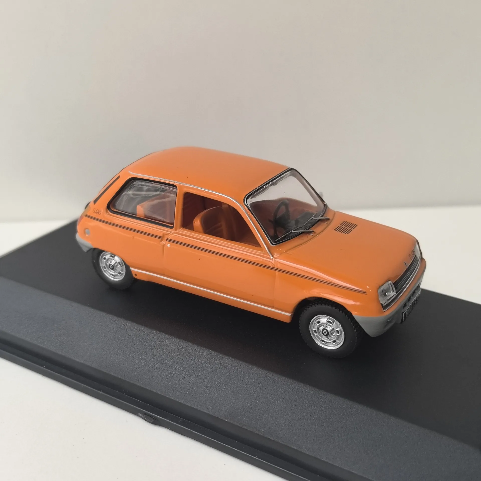 Vibrant Diecast Renault 5 LS 1974 Model 4 Vibrant Diecast Renault 5 LS 1974 Model - Image 4