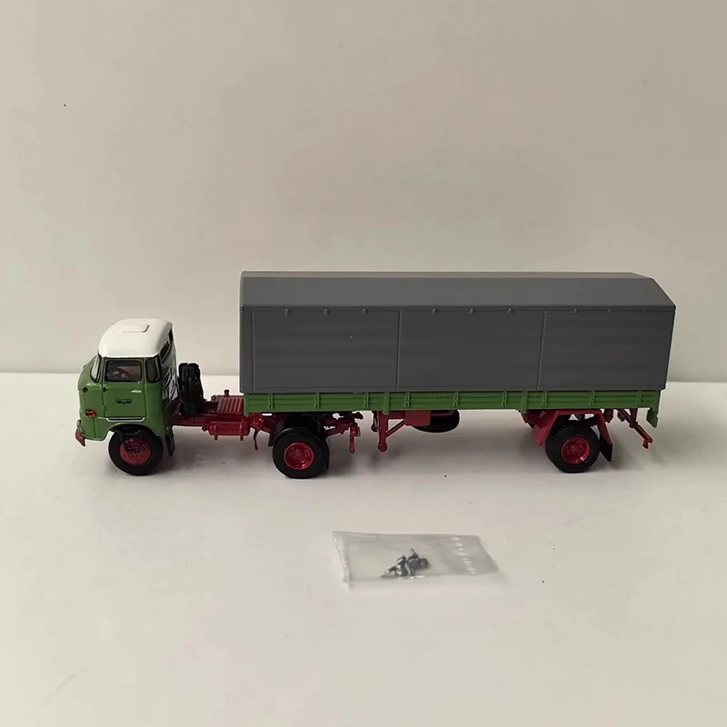 1:87 Scale IFA W50 Truck Diecast Model 7 1:87 Scale IFA W50 Truck Diecast Model - Image 7