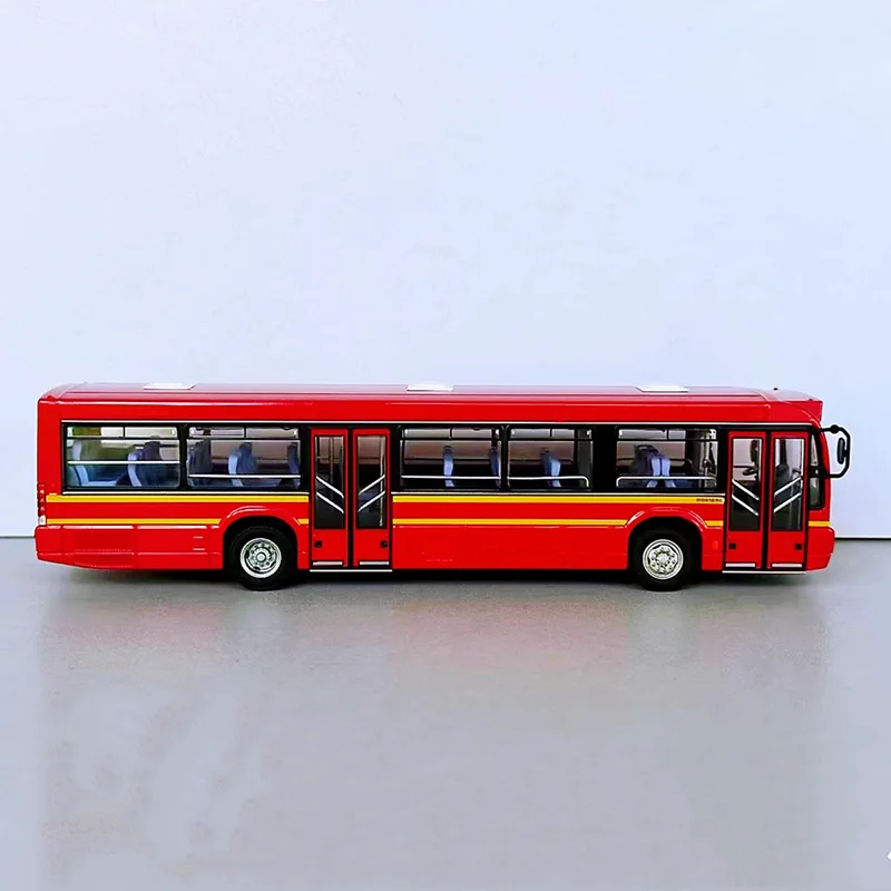 Red Dandong Huanghai DD6121HS Bus Model 1:64 4 Red Dandong Huanghai DD6121HS Bus Model 1:64 - Image 4
