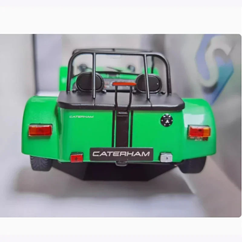 Green 1/18 Scale Diecast Model Car 3 Green 1/18 Scale Diecast Model Car - Image 3