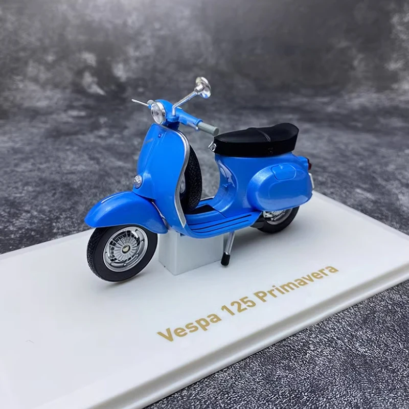 Miniature Vespa Model Collection for Display 4 Miniature Vespa Model Collection for Display - Image 4