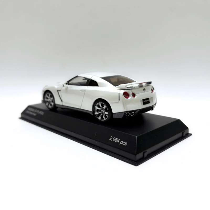 Nissan GT-R R35 2008 Diecast Model 1:43 Scale 4 Nissan GT-R R35 2008 Diecast Model 1:43 Scale - Image 4