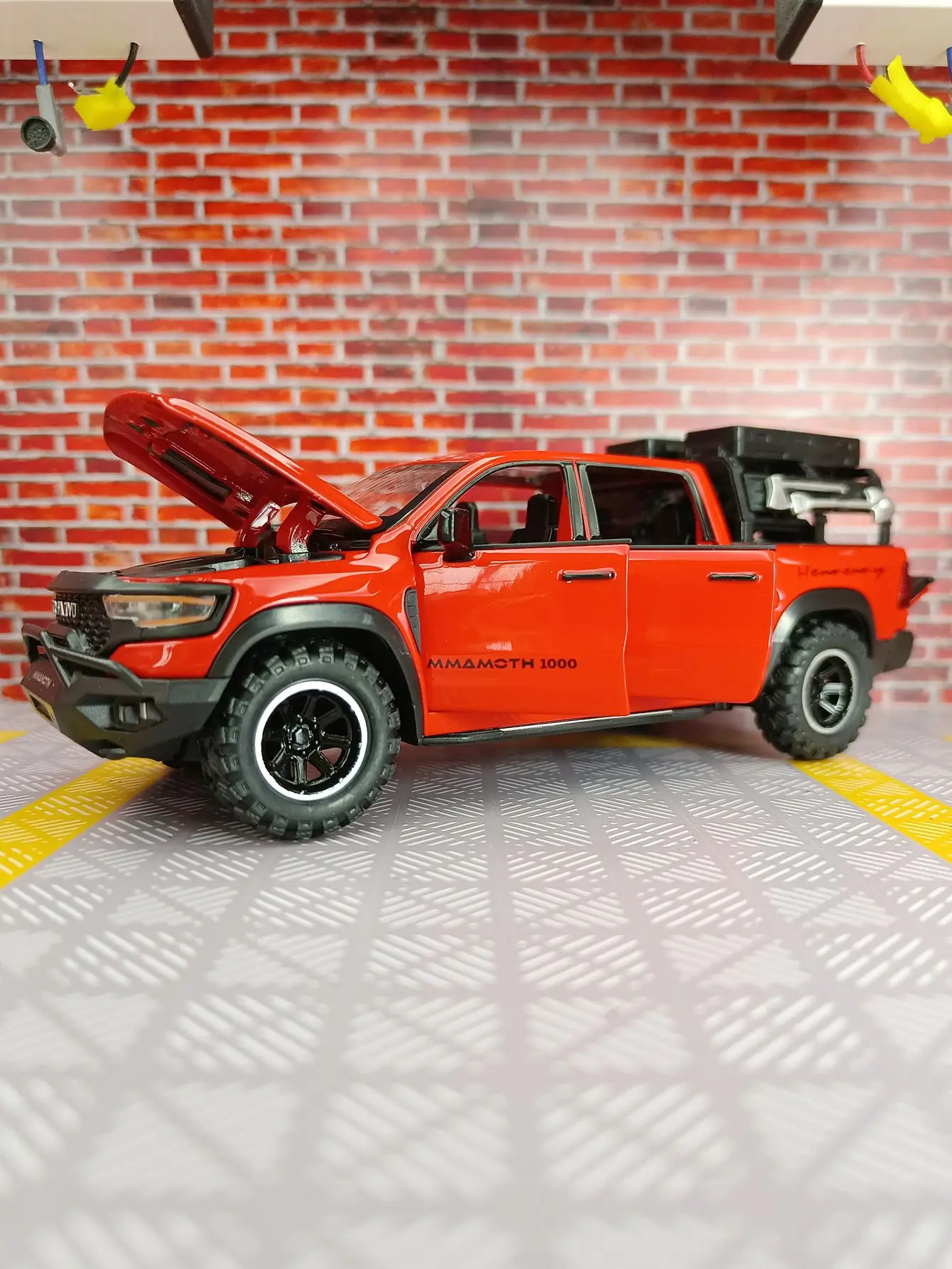 1:32 Diecast Dodge Pickup Model for Collectors 6 1:32 Diecast Dodge Pickup Model for Collectors - Image 6